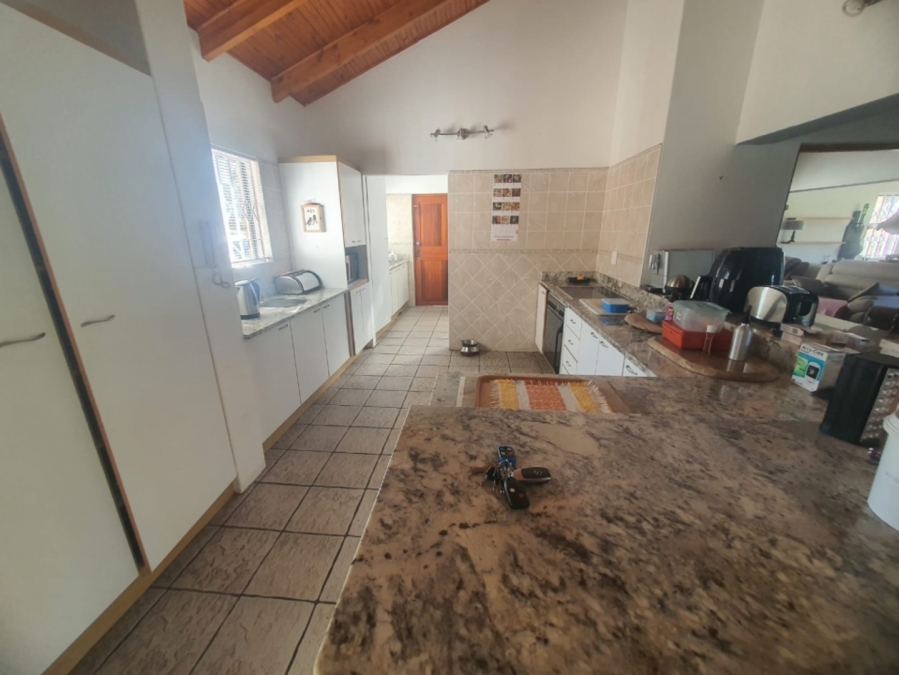 To Let 4 Bedroom Property for Rent in Beacon Bay Eastern Cape
